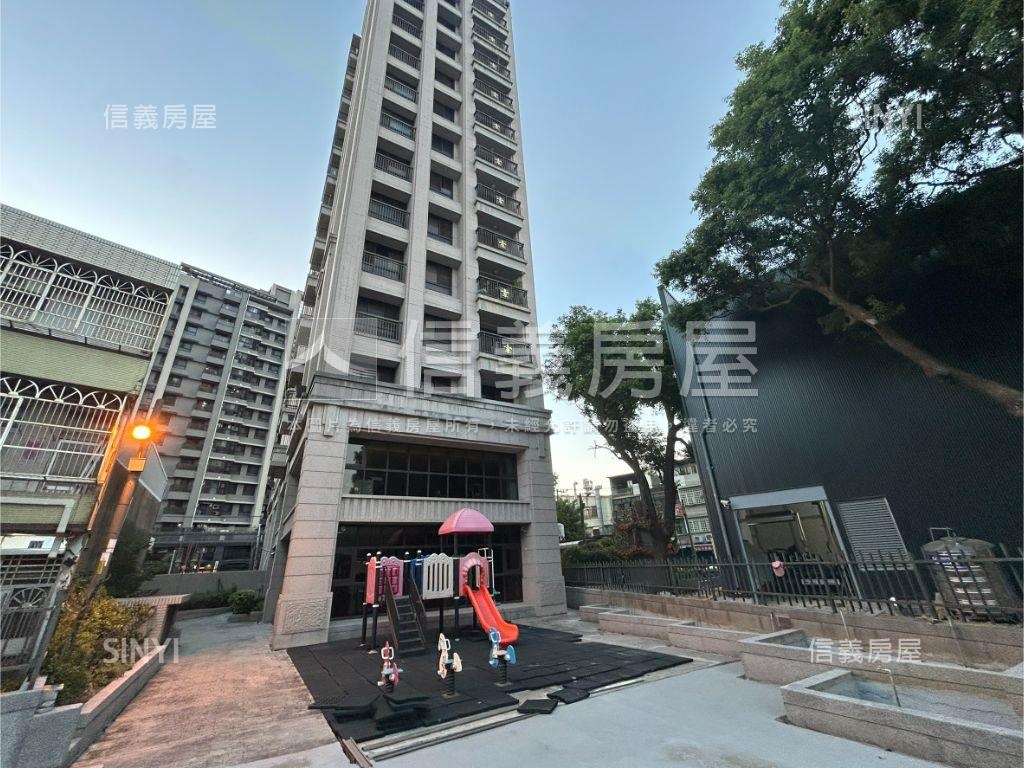 冠軍城峰三房平面車位房屋室內格局與周邊環境