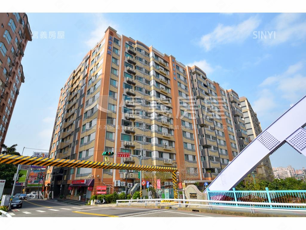 新台北華城．採光３房美宅房屋室內格局與周邊環境