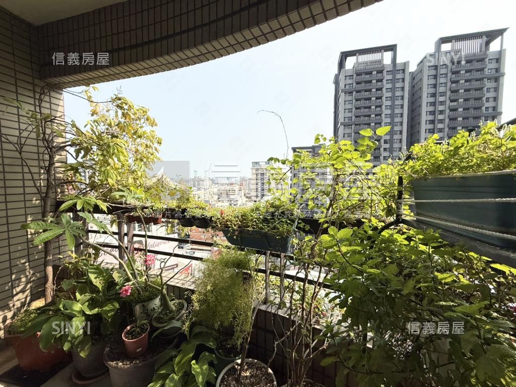 采固卓越三房雙車位房屋室內格局與周邊環境