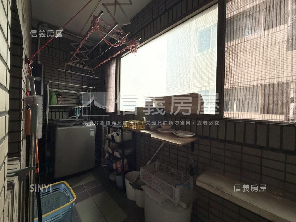 采固卓越三房雙車位房屋室內格局與周邊環境