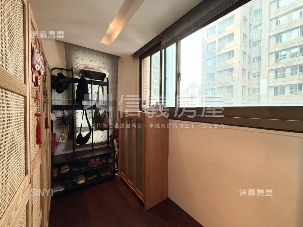 采固卓越三房雙車位房屋室內格局與周邊環境