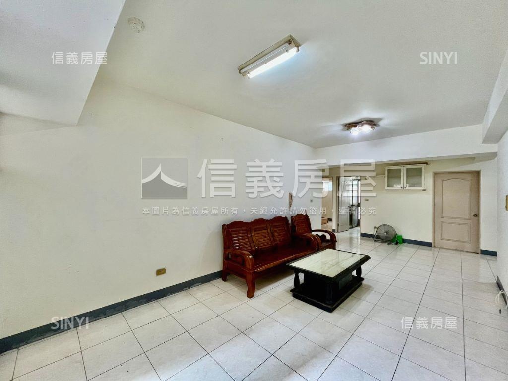左營近捷運大三房房屋室內格局與周邊環境