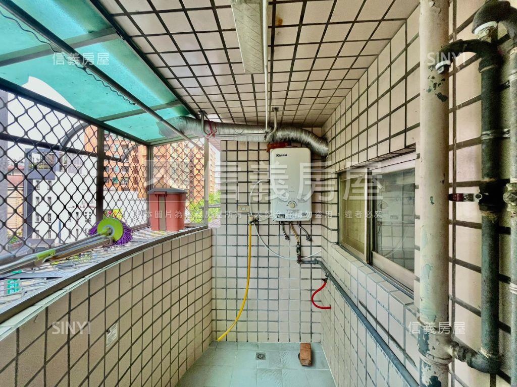左營近捷運大三房房屋室內格局與周邊環境
