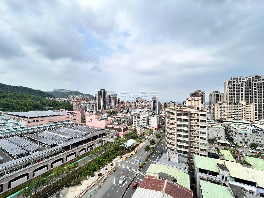 捷運高財生房屋室內格局與周邊環境