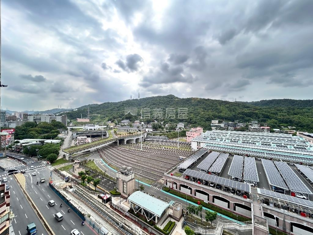 捷運高財生房屋室內格局與周邊環境