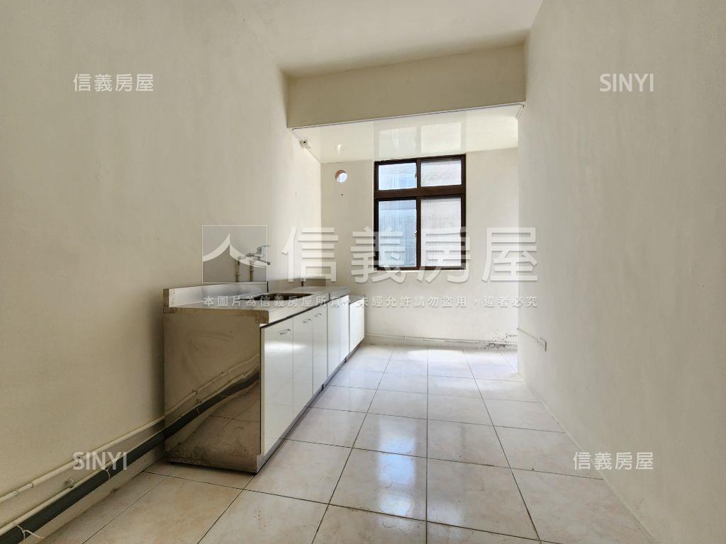 中和精華商圈頂樓加蓋房屋室內格局與周邊環境
