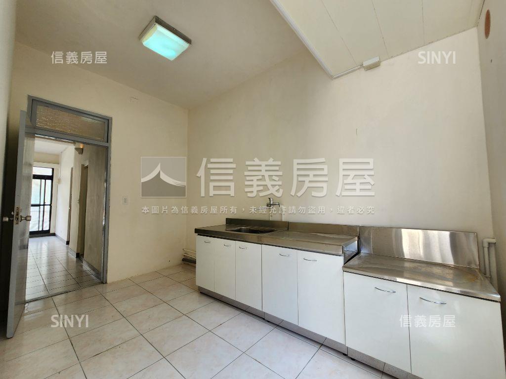 中和精華商圈頂樓加蓋房屋室內格局與周邊環境