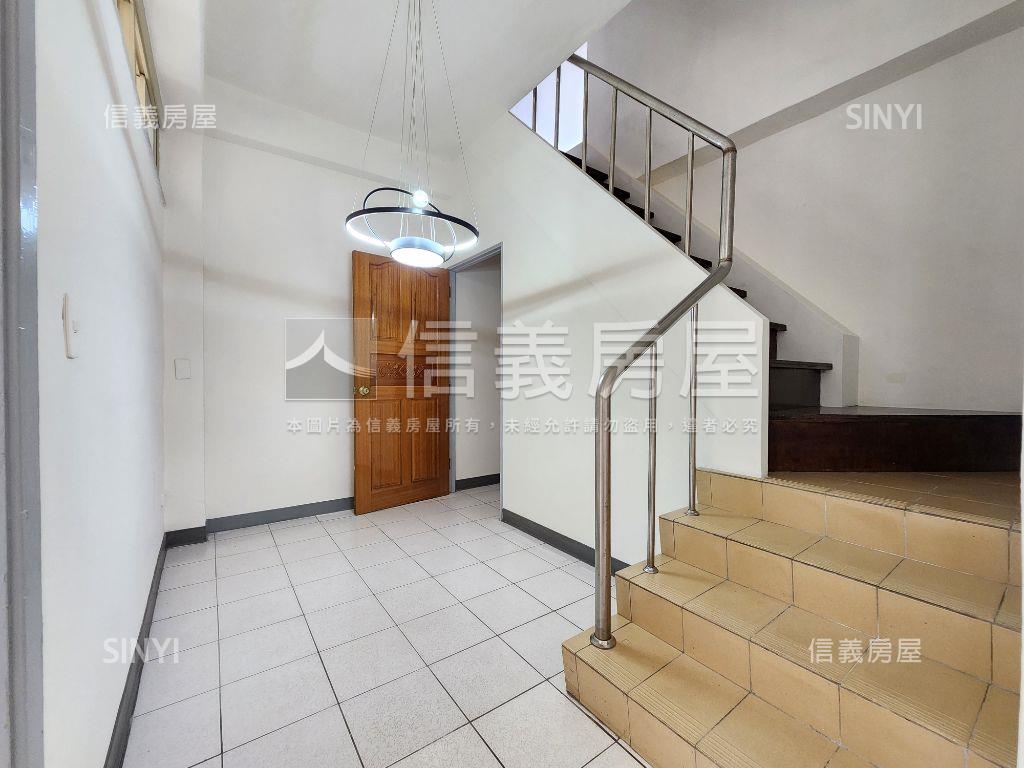 中和精華商圈頂樓加蓋房屋室內格局與周邊環境