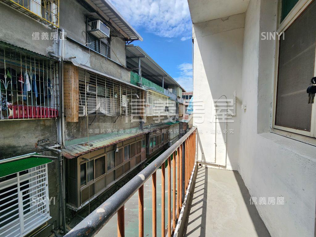 中和精華商圈頂樓加蓋房屋室內格局與周邊環境