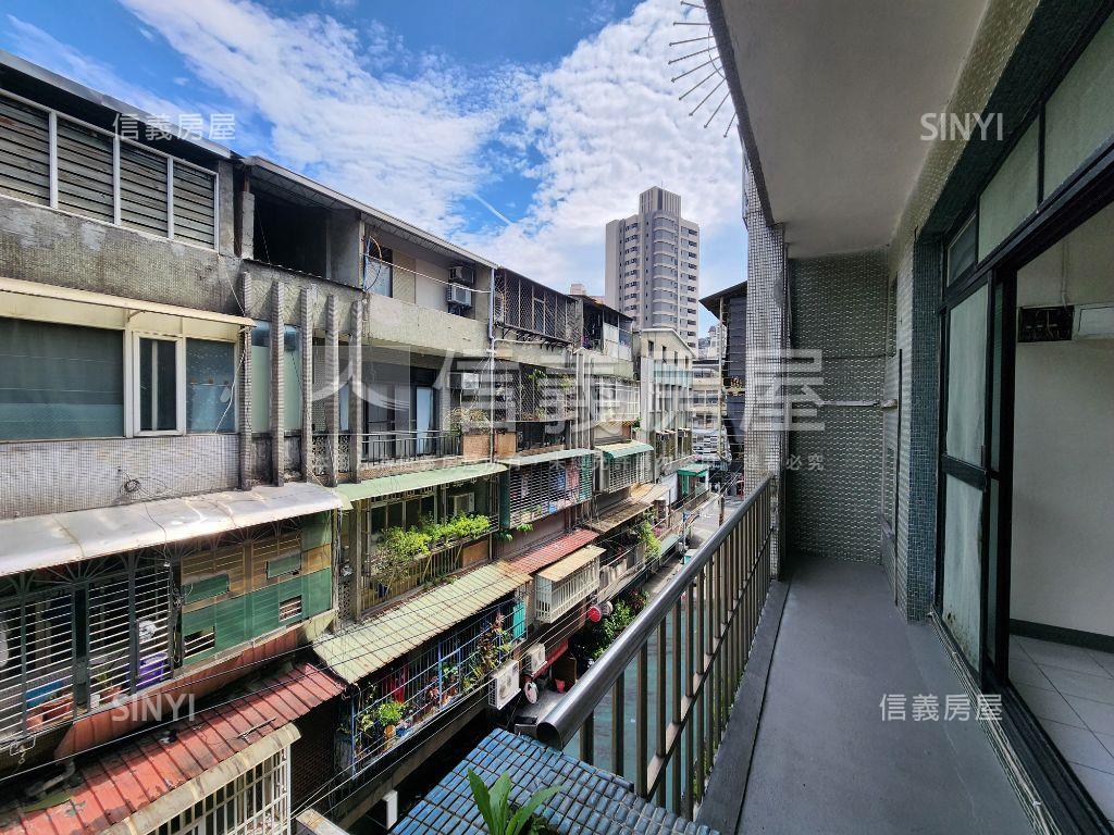 中和精華商圈頂樓加蓋房屋室內格局與周邊環境