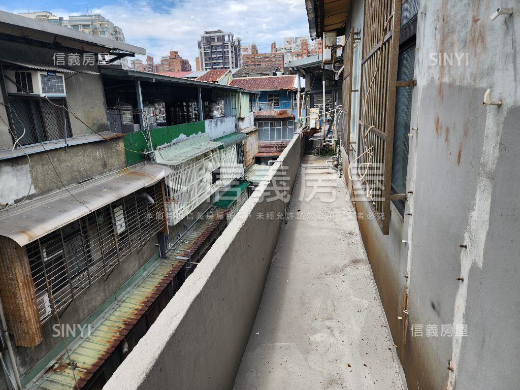 中和精華商圈頂樓加蓋房屋室內格局與周邊環境