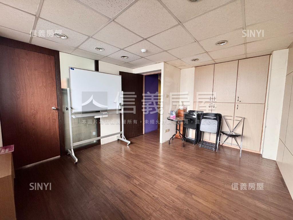忠孝市景明亮邊間住辦房屋室內格局與周邊環境