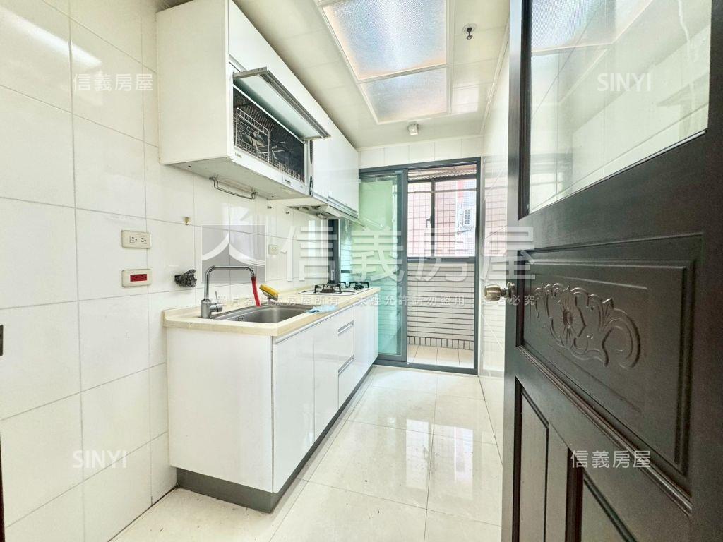 專任興大觀次頂樓三房平車房屋室內格局與周邊環境