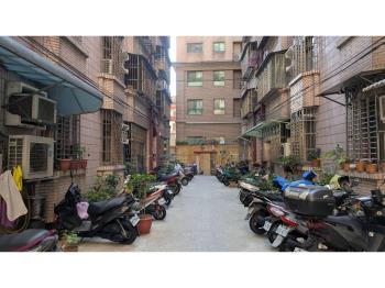 富國收租金雞母