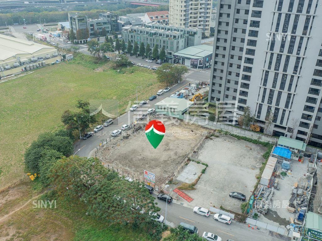 近高鐵雙面臨路商１角地房屋室內格局與周邊環境