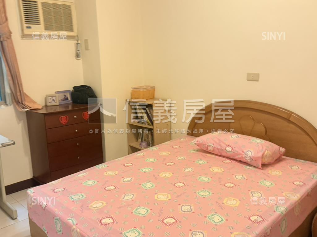 挑高面中庭公園家房屋室內格局與周邊環境