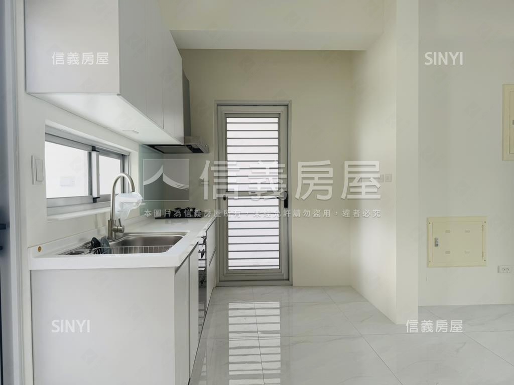 東區光華新三房平車Ａ房屋室內格局與周邊環境