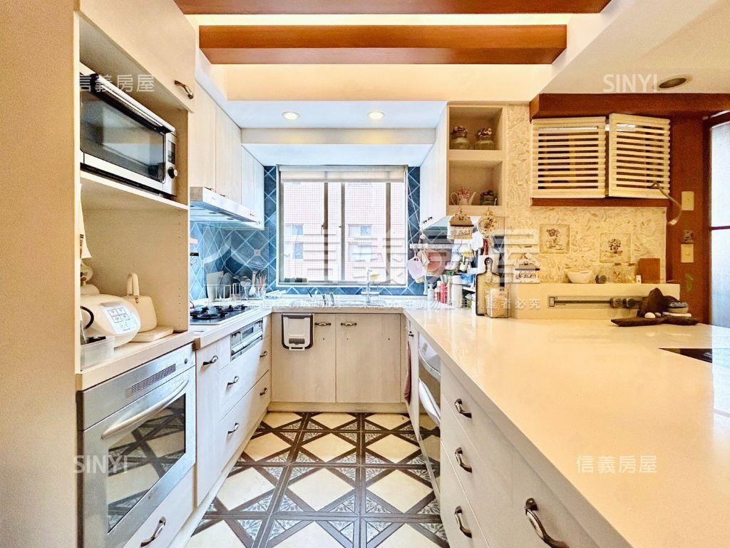 桂冠歐洲大三房平車房屋室內格局與周邊環境