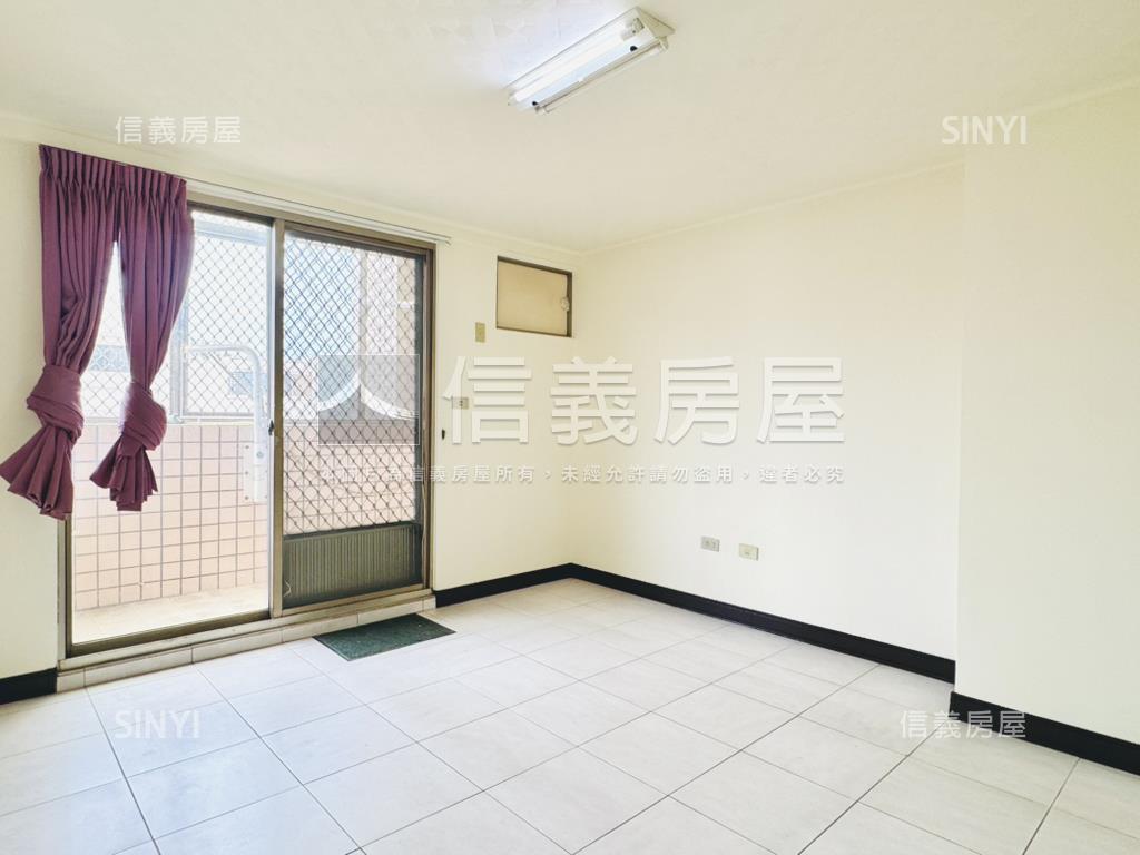 屋主大拇指挑高大美宅平車房屋室內格局與周邊環境