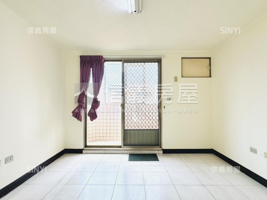屋主大拇指挑高大美宅平車房屋室內格局與周邊環境