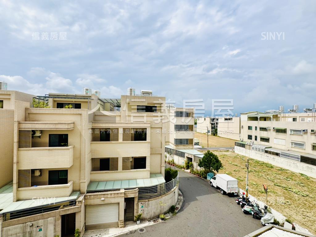 屋主大拇指挑高大美宅平車房屋室內格局與周邊環境