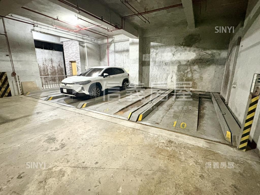 新店安康電梯大空間附車位房屋室內格局與周邊環境