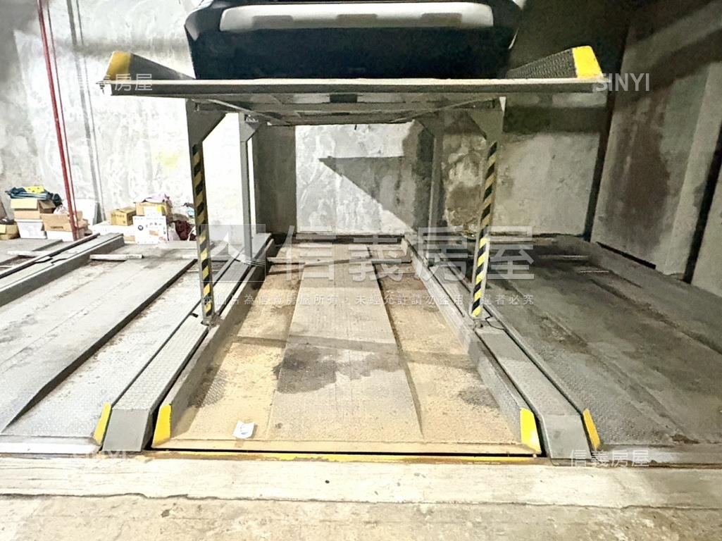 新店安康電梯大空間附車位房屋室內格局與周邊環境