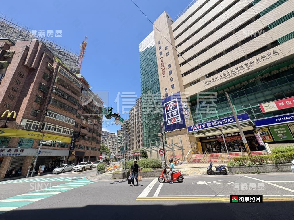 新店安康電梯大空間附車位房屋室內格局與周邊環境