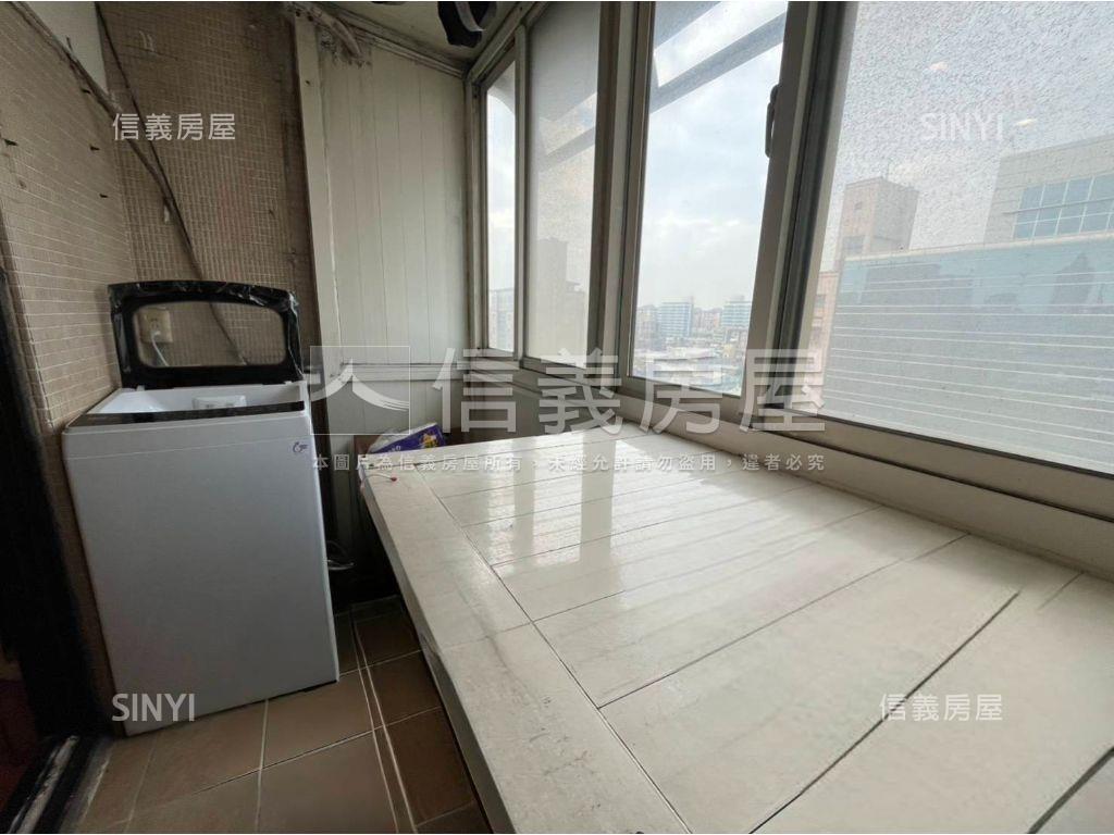 南京捷運附近電梯三房房屋室內格局與周邊環境