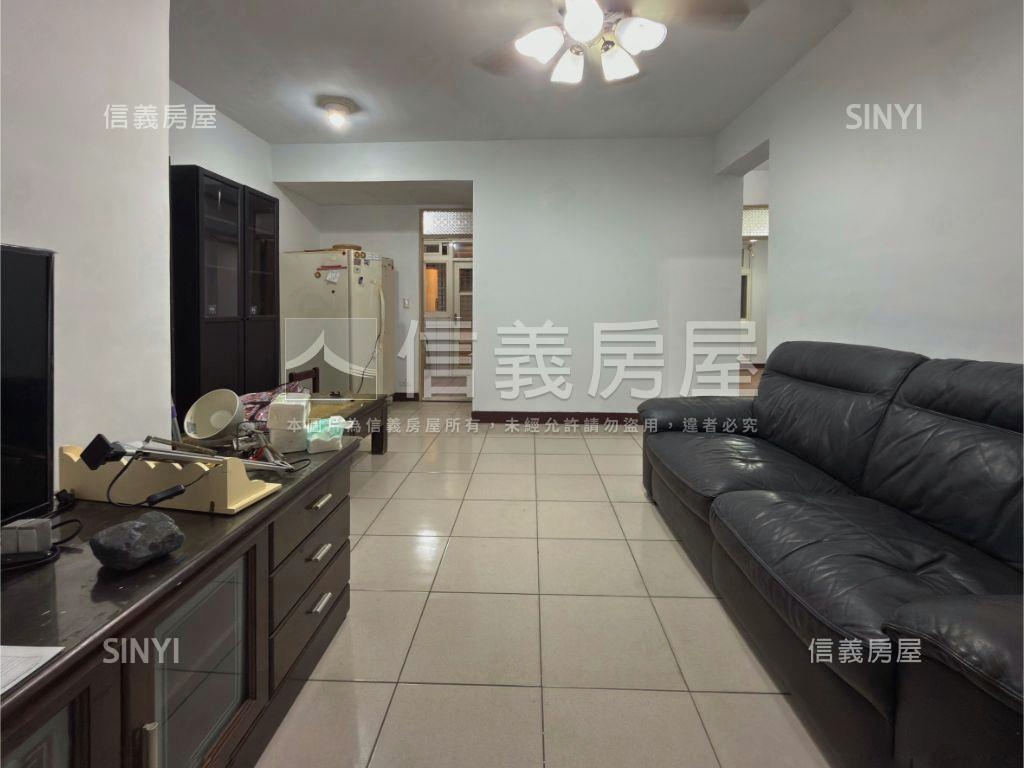 近環球方正黃金三樓房屋室內格局與周邊環境