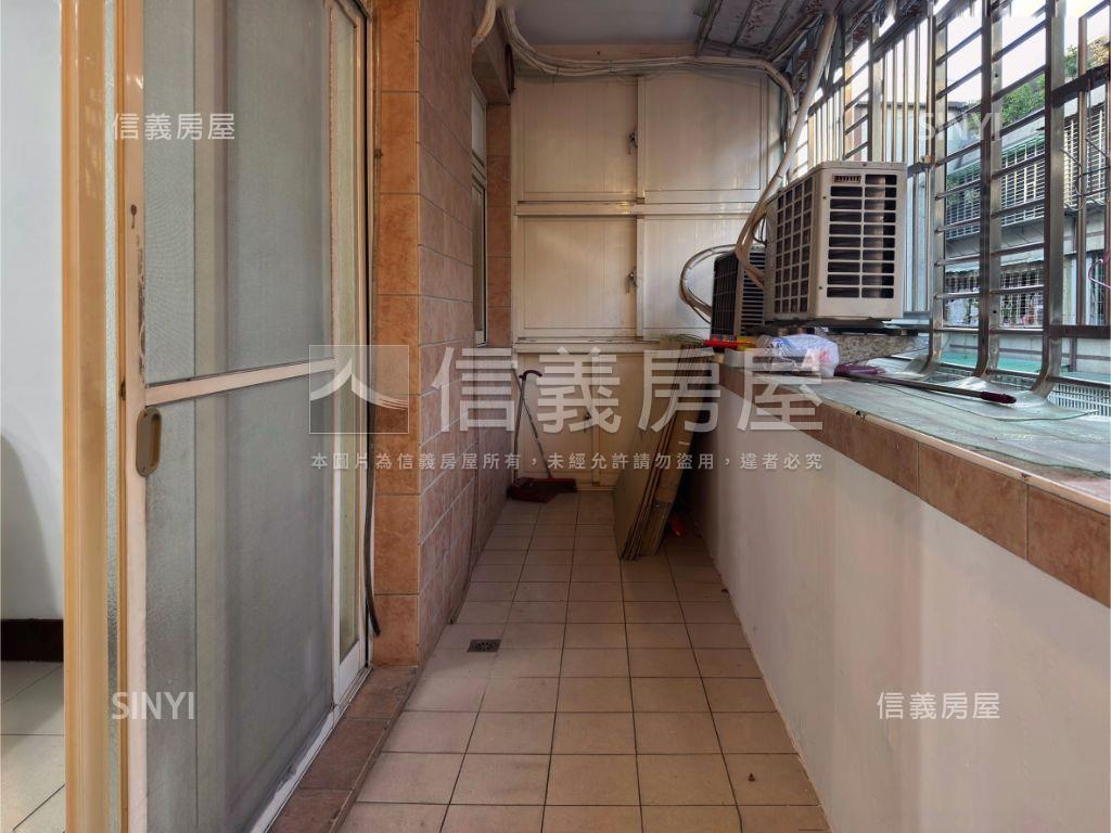 近環球方正黃金三樓房屋室內格局與周邊環境