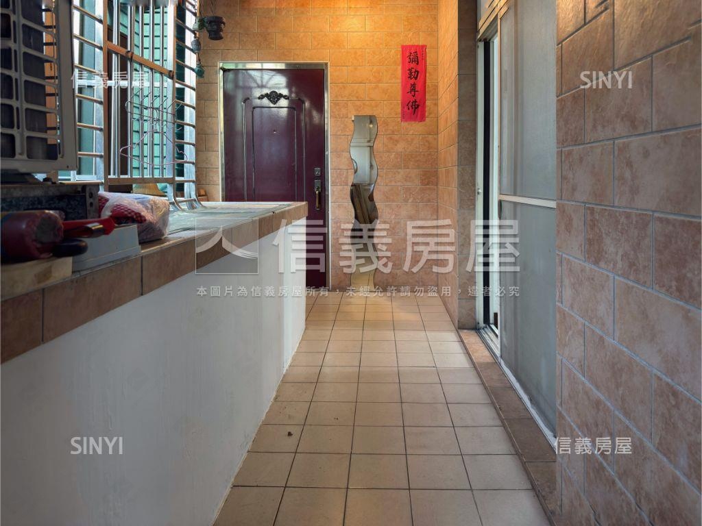 近環球方正黃金三樓房屋室內格局與周邊環境