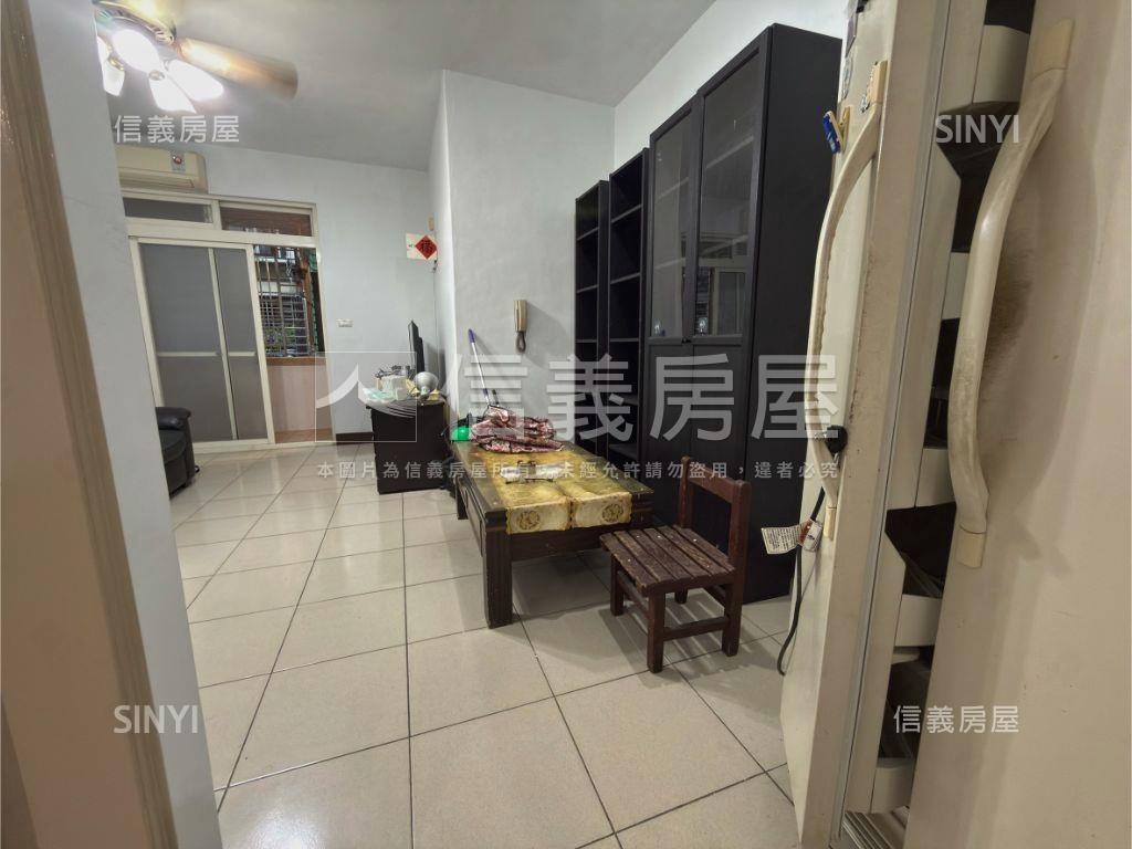 近環球方正黃金三樓房屋室內格局與周邊環境