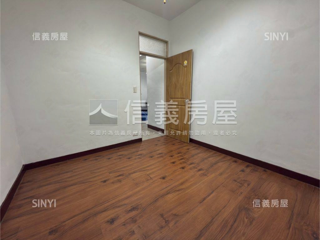 近環球方正黃金三樓房屋室內格局與周邊環境