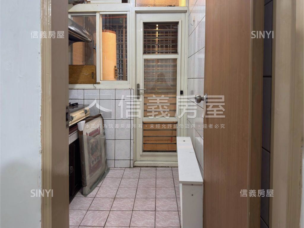 近環球方正黃金三樓房屋室內格局與周邊環境