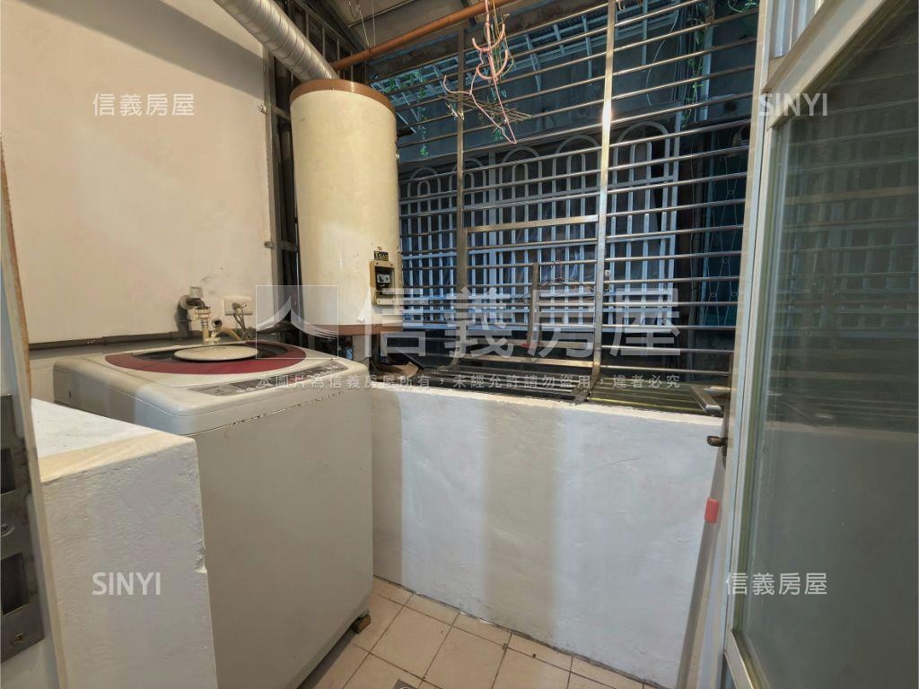 近環球方正黃金三樓房屋室內格局與周邊環境