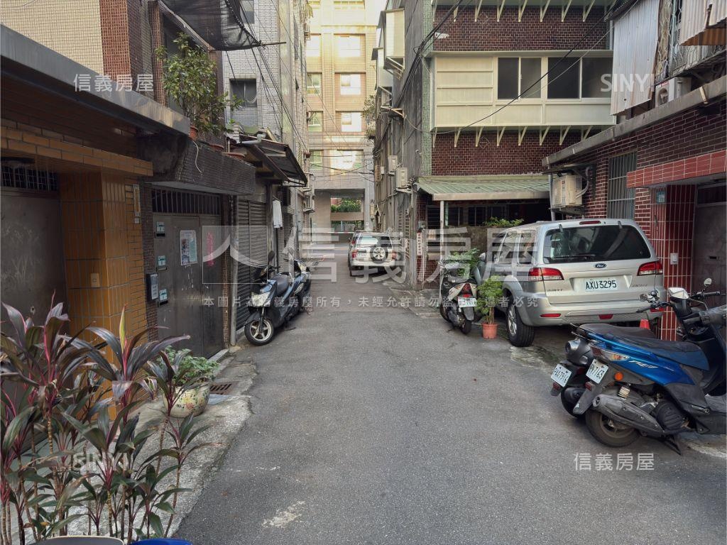 近環球方正黃金三樓房屋室內格局與周邊環境