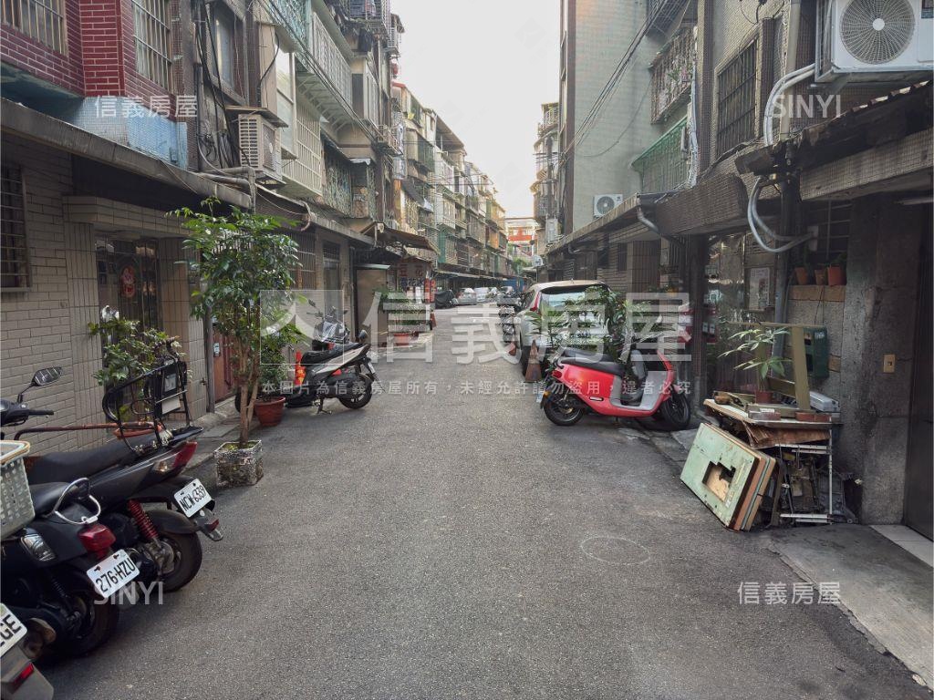 近環球方正黃金三樓房屋室內格局與周邊環境