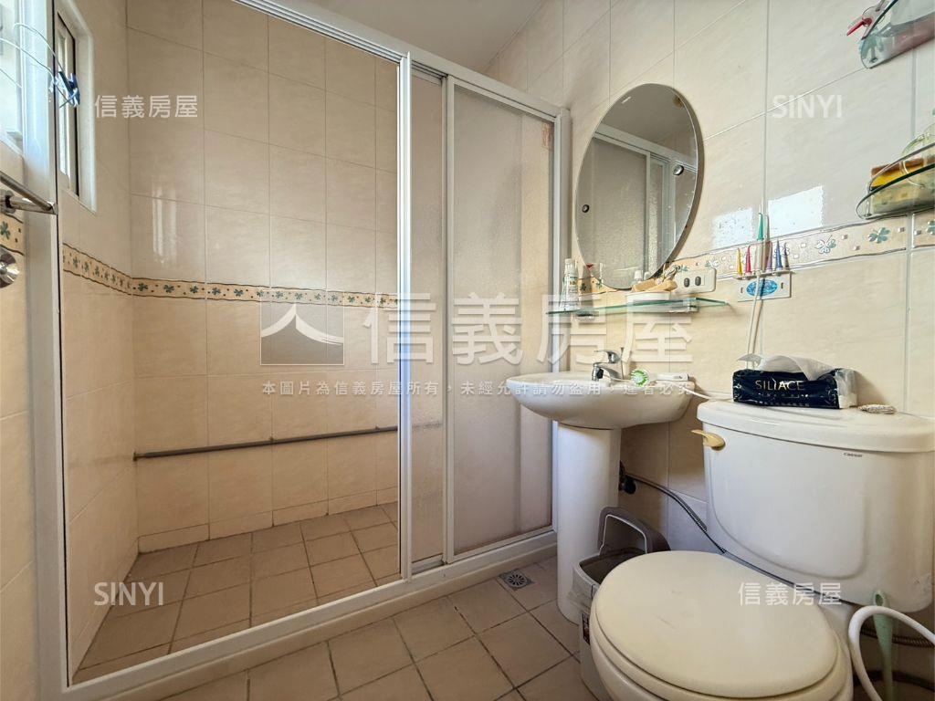 西區近五權西路大透天房屋室內格局與周邊環境