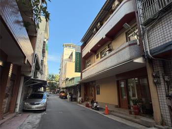 西區近五權西路大透天