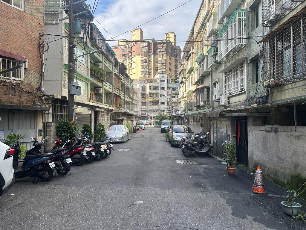 近裕隆城稀有透天房屋室內格局與周邊環境