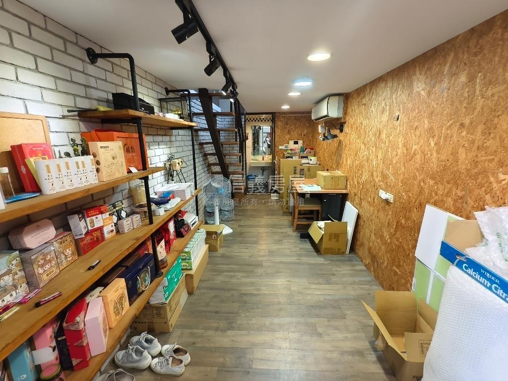 松江路挑高４米２辦住房屋室內格局與周邊環境
