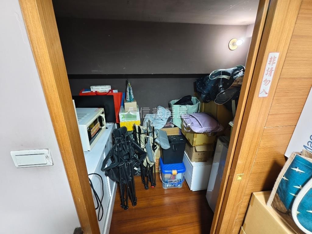 松江路挑高４米２辦住房屋室內格局與周邊環境
