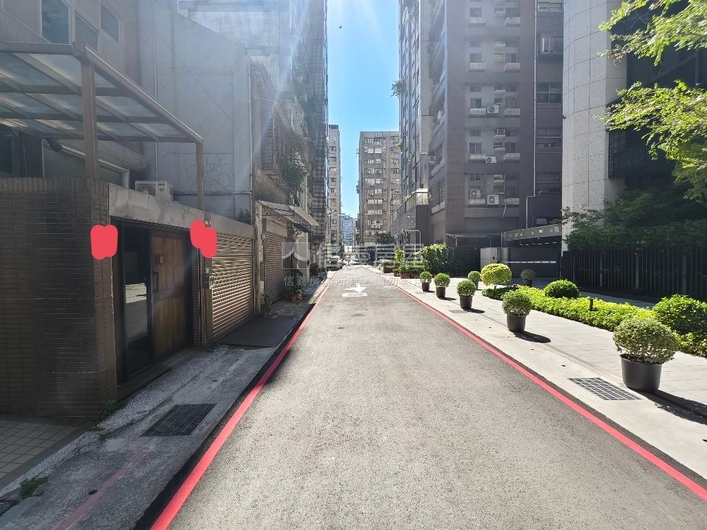 松江路挑高４米２辦住房屋室內格局與周邊環境