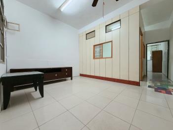 入手八期低總價臨路透天