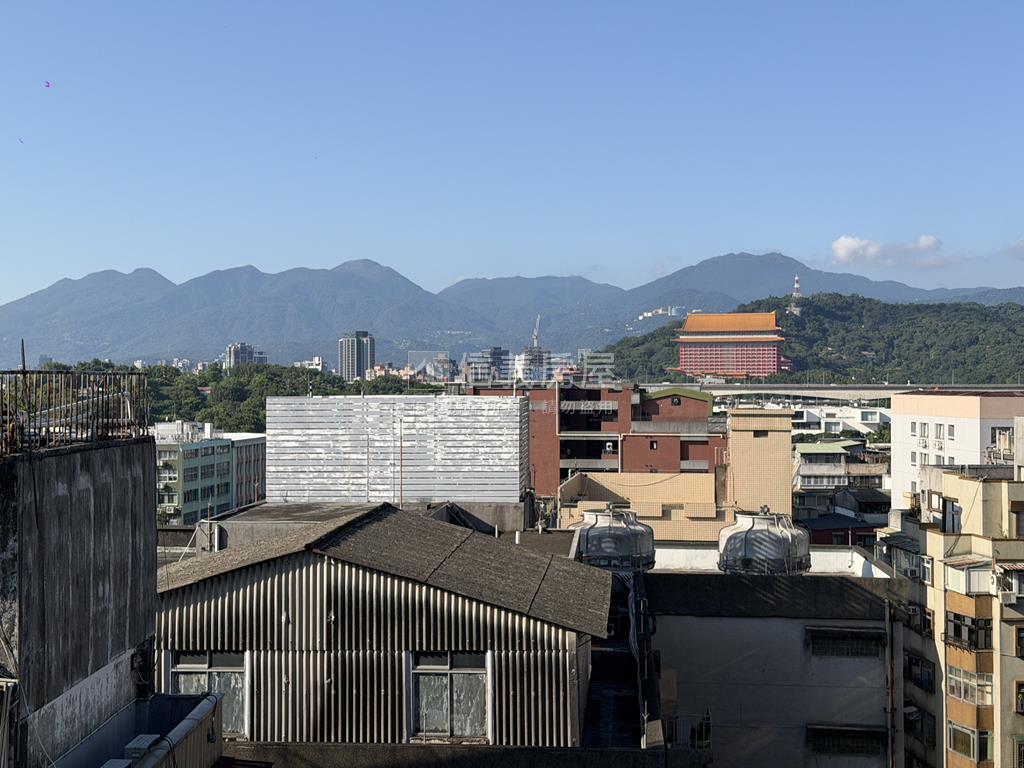 稀有三面採光捷運宅房屋室內格局與周邊環境