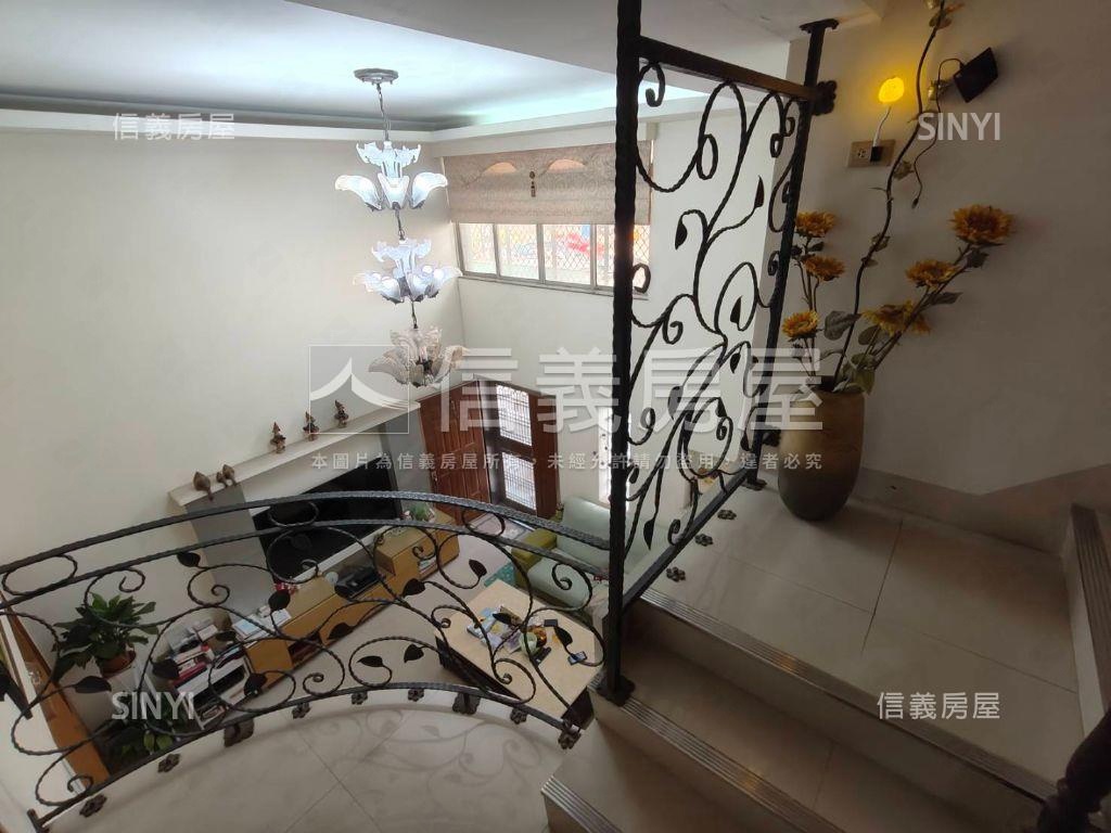 近未來體育園區挑高美墅房屋室內格局與周邊環境