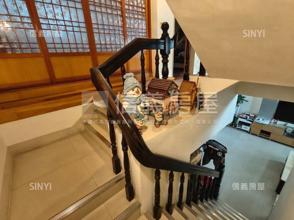 近未來體育園區挑高美墅房屋室內格局與周邊環境