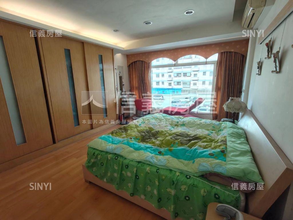 近未來體育園區挑高美墅房屋室內格局與周邊環境