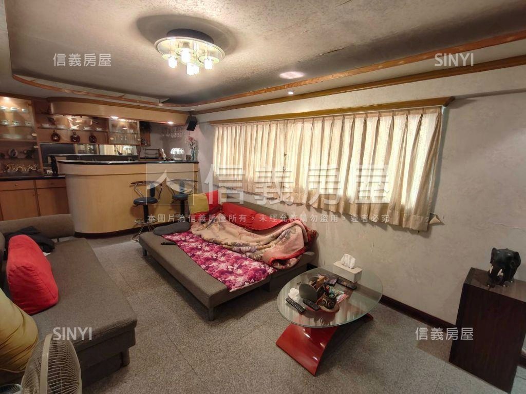 近未來體育園區挑高美墅房屋室內格局與周邊環境